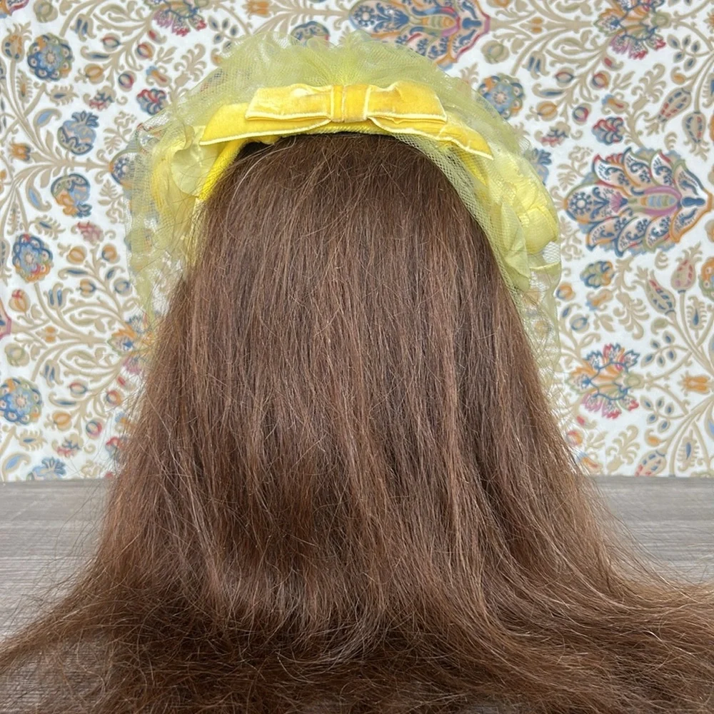 Vintage Couture 1950’s Fascinator Hat Yellow/White‎ Flowers Veiled with/Felt Bow